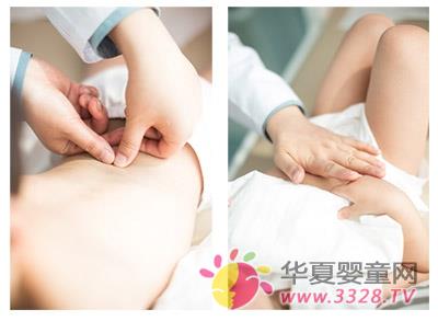 葉翠醫(yī)生為患病兒童進行推拿 葉翠醫(yī)生為患病兒童進行推拿