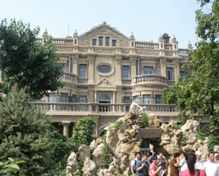 �ڰˌÖ|��ĸ����Ʒչ�[�����]��ȥ�󎛸����^